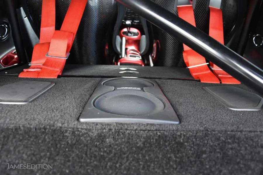 Детали интерьера Nissan Juke-R700 R35 (005) 2019 года  (фото 33 из 35)